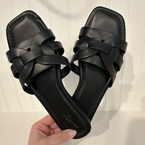 Universal Thread Black Sandals